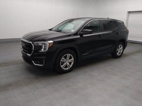 Used 2024 GMC Terrain SLE FWD image 2