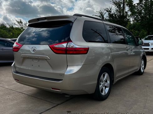 Used 2015 Toyota Sienna LE FWD image 6