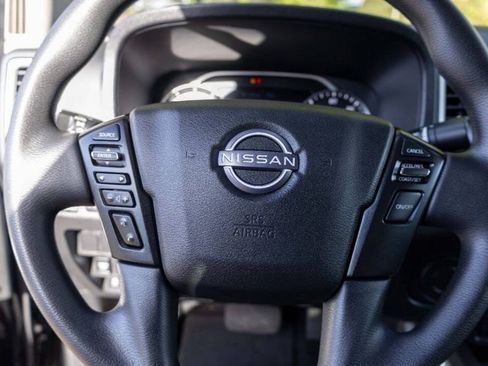 Used 2024 Nissan Frontier SV w/ Graphics Package image 18
