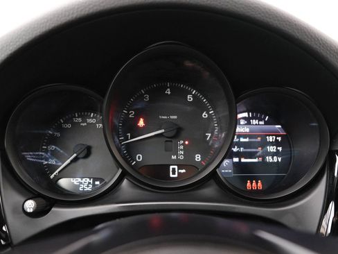 Used 2022 Porsche Macan w/ Premium Package Plus AWD/4WD image 36