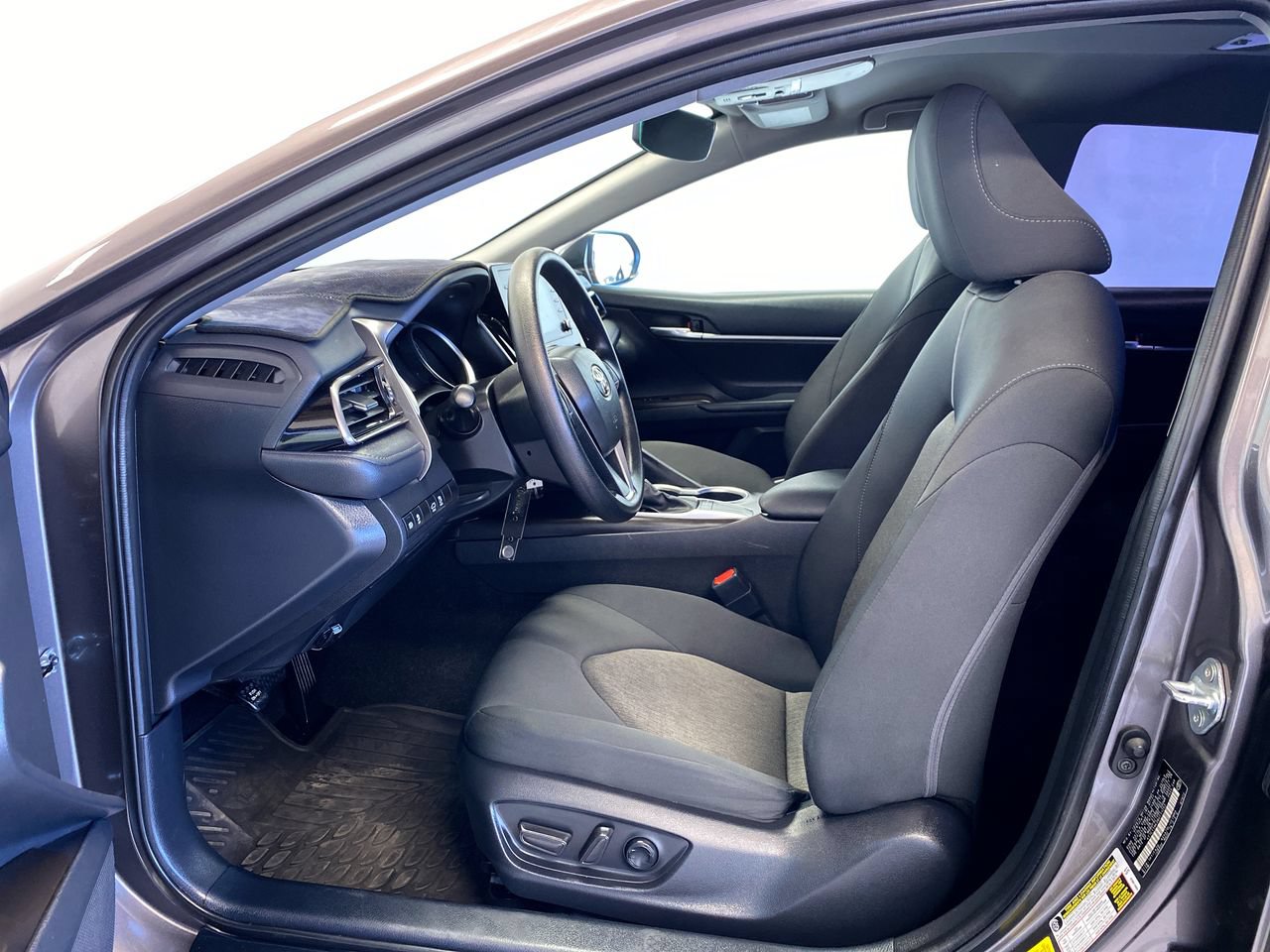 Used 2022 Toyota Camry LE FWD image 16
