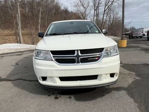 Used 2018 Dodge Journey SE w/ Popular Equipment Group image 3