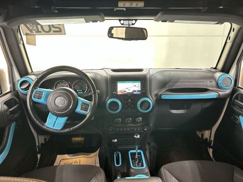 Used 2017 Jeep Wrangler Unlimited Sahara w/ Connectivity Group image 18