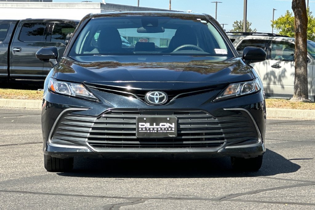 Used 2021 Toyota Camry LE FWD image 3