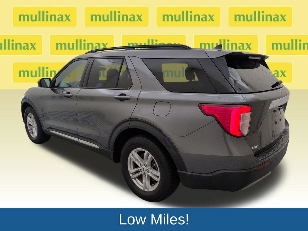 Used 2023 Ford Explorer XLT w/ Equipment Group 202A RWD image 8