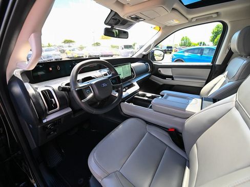 Certified 2025 Ford Expedition Active AWD/4WD image 19