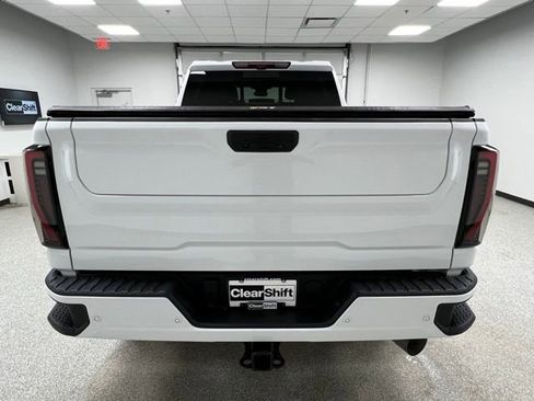 Used 2024 GMC Sierra 3500 AT4 w/ AT4 Premium Plus Package AWD/4WD image 9
