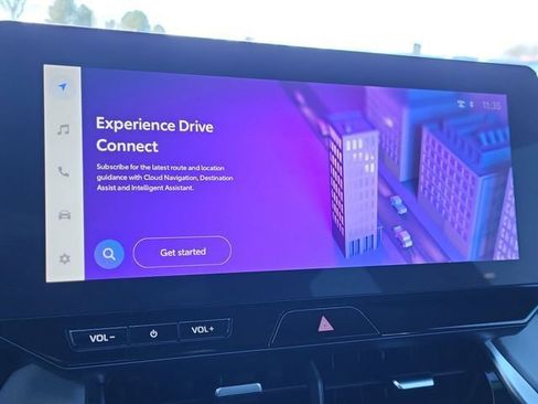 Used 2024 Toyota Venza XLE image 19