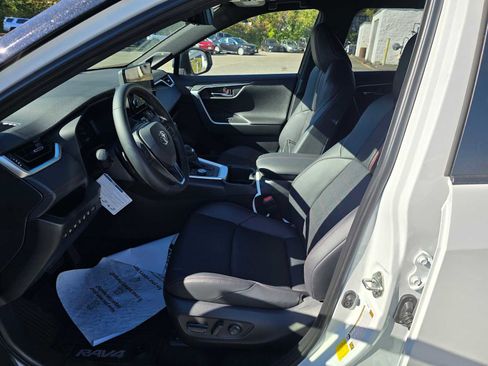 Certified 2025 Toyota RAV4 XSE image 22