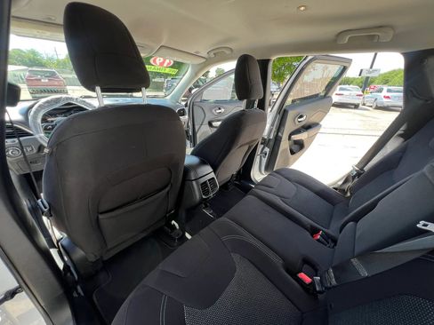 Used 2019 Jeep Cherokee Latitude w/ Popular Appearance Group image 16