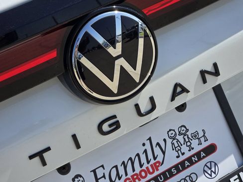 New 2026 Volkswagen Tiguan SE R-Line FWD image 8