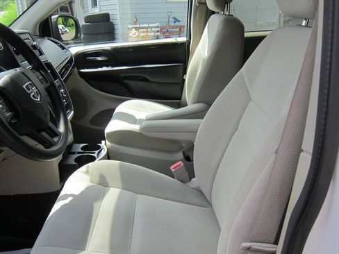 Used 2016 Dodge Grand Caravan SE w/ Quick Order Package 29E SE FWD image 13