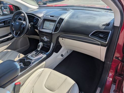 Used 2017 Ford Edge Titanium w/ Technology Package AWD/4WD image 34