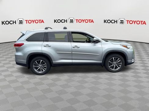 Used 2019 Toyota Highlander XLE AWD/4WD image 9