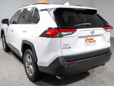 Used 2022 Toyota RAV4 XLE FWD image 9