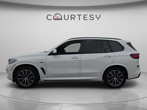 Used 2023 BMW X5 xDrive45e w/ Executive Package AWD/4WD image 2