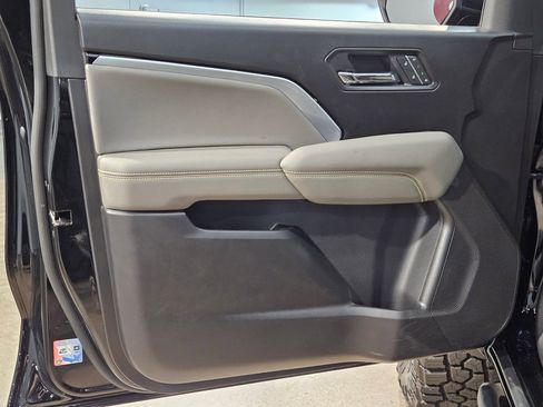 Used 2025 Chevrolet Colorado ZR2 w/ Midnight Edition AWD/4WD image 20