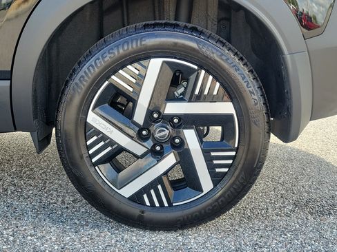 Certified 2025 Nissan Kicks SV FWD image 9