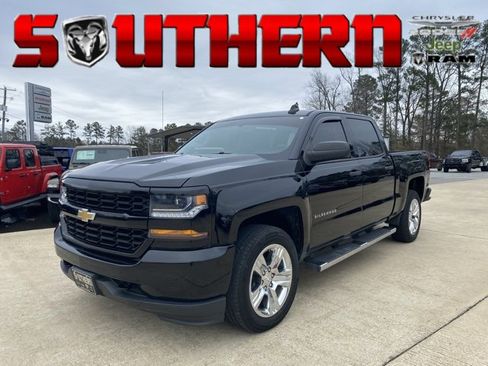 Used 2018 Chevrolet Silverado 1500 Custom w/ Custom Value Package image 1