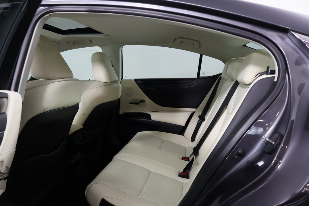 Certified 2022 Lexus ES 300h w/ Premium Package FWD image 11