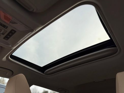 Used 2021 Toyota RAV4 XLE image 28