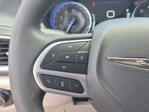 Used 2023 Chrysler Pacifica Limited FWD image 21