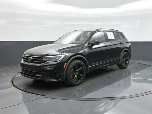 Used 2023 Volkswagen Tiguan SE R-Line FWD image 3