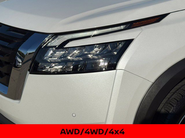 Certified 2025 Nissan Pathfinder Platinum w/ Cargo Package AWD/4WD image 12