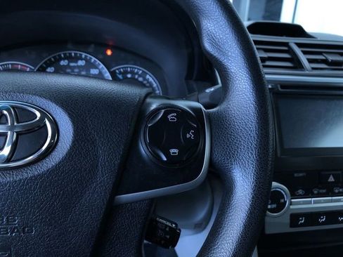 Used 2014 Toyota Camry LE image 25