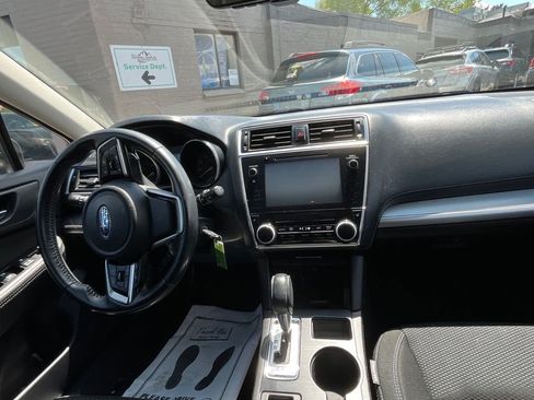 Used 2018 Subaru Outback 2.5i Premium AWD/4WD image 16