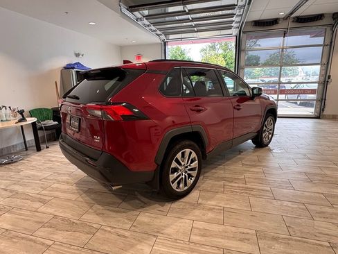 Used 2022 Toyota RAV4 XLE Premium AWD/4WD image 5