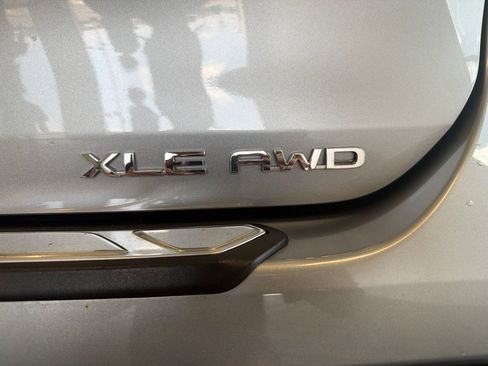 Used 2024 Toyota Highlander Limited AWD/4WD image 7