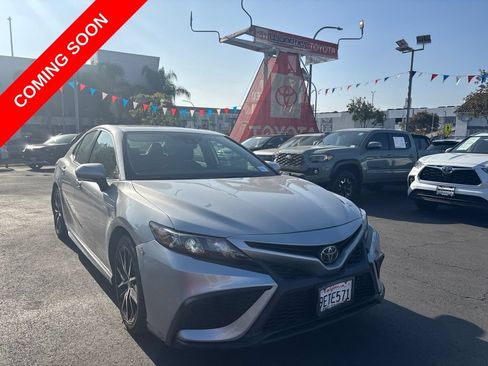 Used 2023 Toyota Camry SE w/ Cold Weather Package AWD/4WD image 1