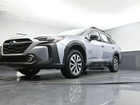 Used 2024 Subaru Outback Premium image 31