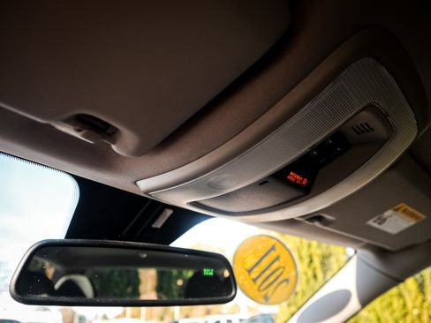 Used 2011 Volvo V50 T5 image 25