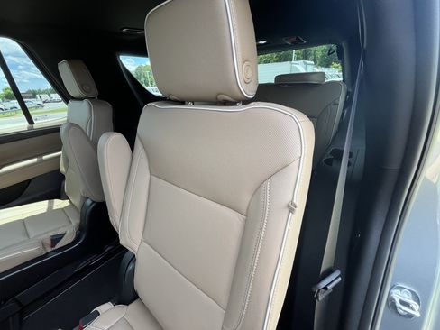 Used 2023 Chevrolet Tahoe Premier w/ Premium Package 2 AWD/4WD image 31