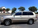 Used 2005 Toyota Highlander 2WD V6 w/ Appearance Pkg image 2
