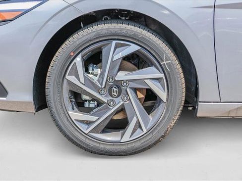 New 2025 Hyundai Elantra SEL image 9