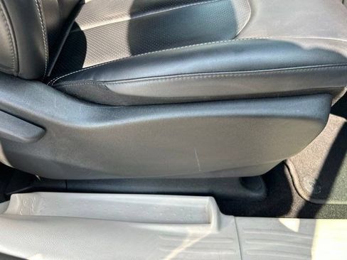 Used 2024 Chrysler Pacifica Touring-L FWD image 52