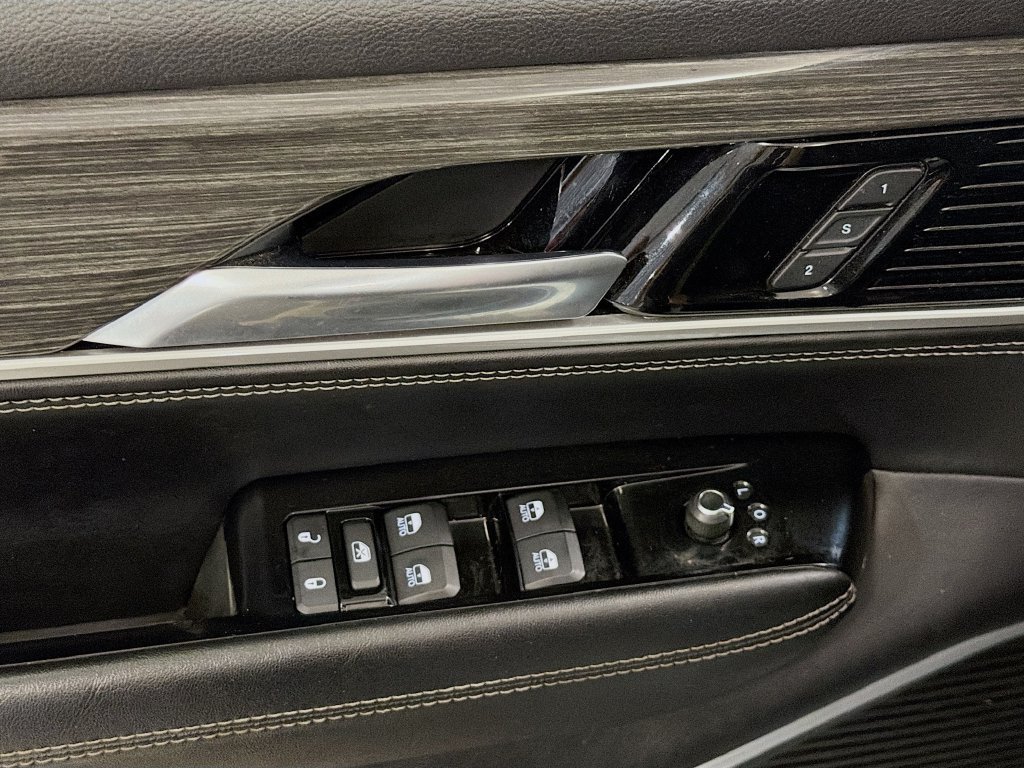 Used 2022 Jeep Wagoneer Series III AWD/4WD image 20