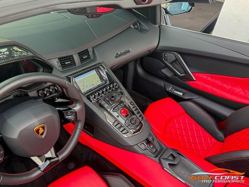 Used 2018 Lamborghini Aventador S image 16