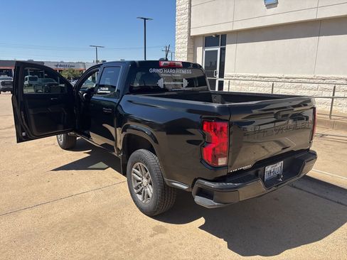 Used 2023 Chevrolet Colorado LT image 2