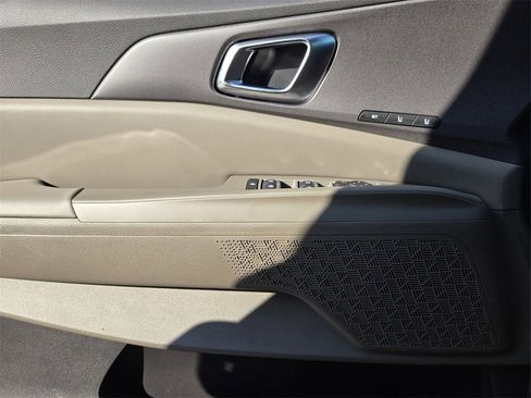 New 2026 Kia Carnival EX image 18