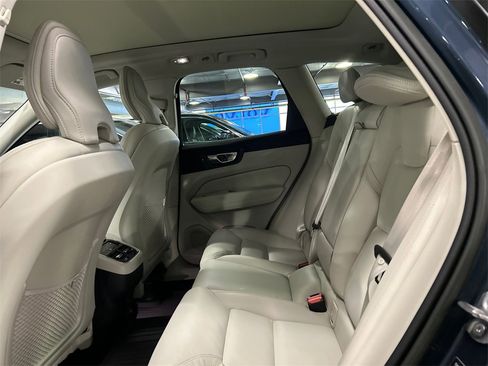 Certified 2023 Volvo XC60 B5 Ultimate w/ Climate Package image 24