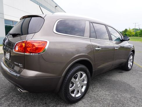 Used 2010 Buick Enclave CXL FWD image 7