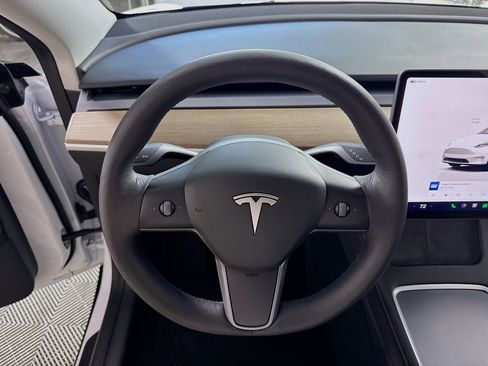 Used 2022 Tesla Model Y Performance image 14