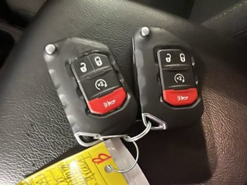 Used 2024 Jeep Wrangler Unlimited w/ Convenience Group AWD/4WD image 19