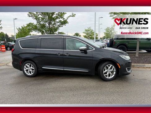 Used 2020 Chrysler Pacifica Limited FWD image 5
