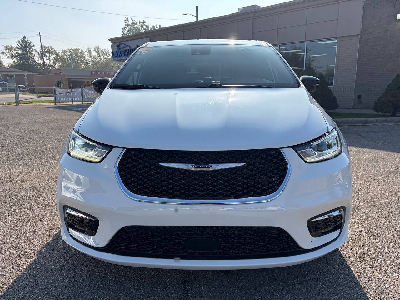 Used 2026 Chrysler Pacifica Select FWD image 2
