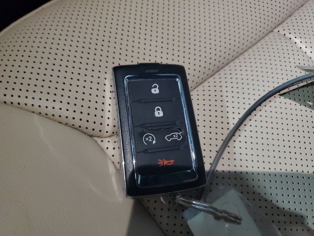Used 2024 Jeep Grand Cherokee Limited w/ Luxury Tech Group II RWD image 28